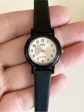Vintage Casio Women's Classic Black Resin Mid-Century Modern Petite Round Watch